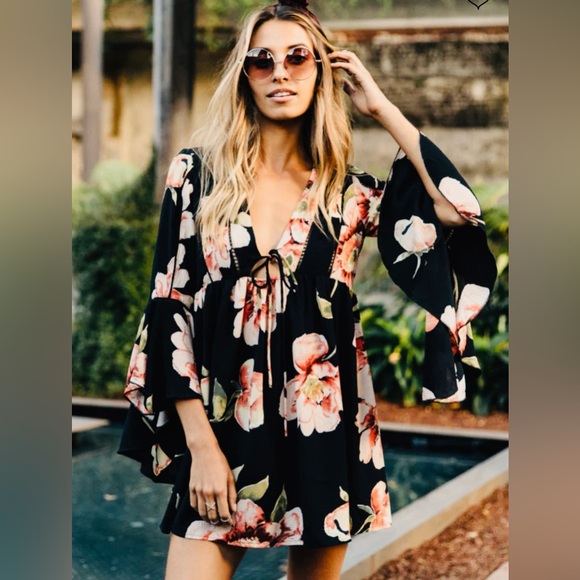L'ATISTE Dresses & Skirts - L’Atiste floral bell sleeve bohemian mini dress